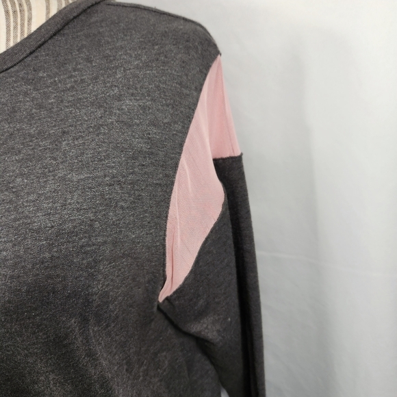 Pro Player Grey & Pink Mesh/Netting Accents Long Sleeve Top Size Medium - Picture 3 of 9